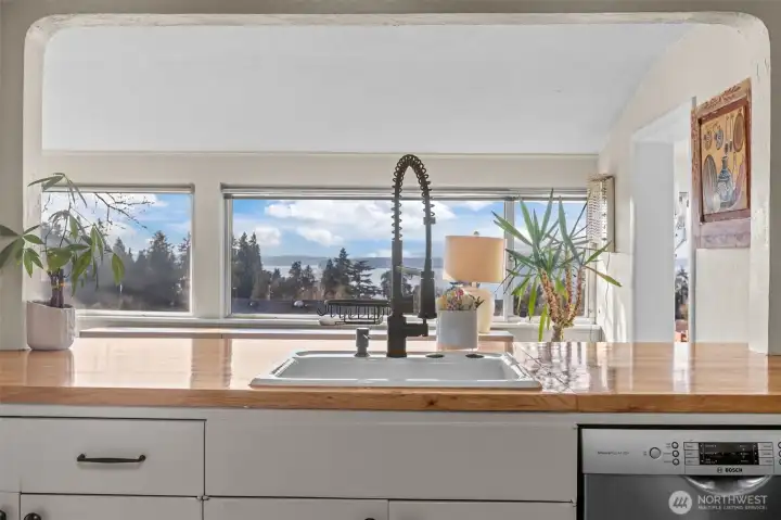 Allow the view to stretch out before you as you wash dishes.