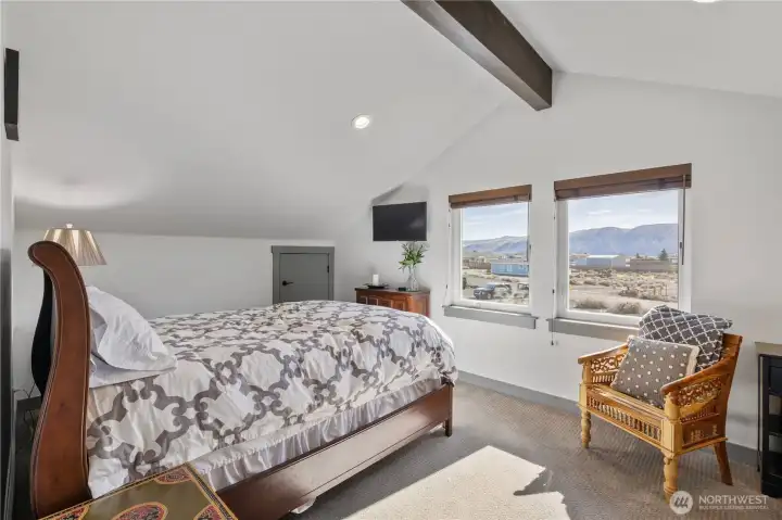 Lovely upstairs bedroom with mountain viewSpcious private lot with private pool area.