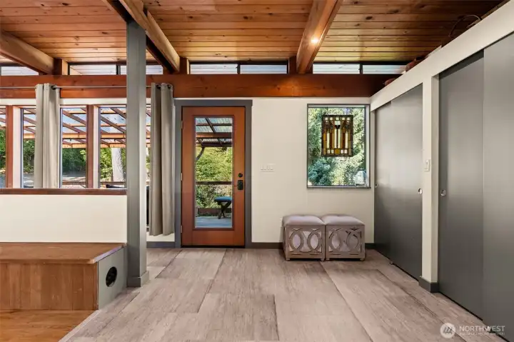 Bright and open entry