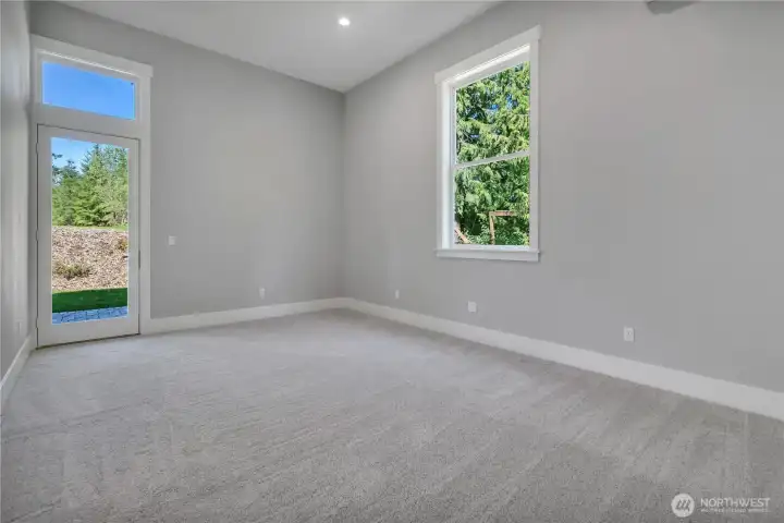Office/No Closet