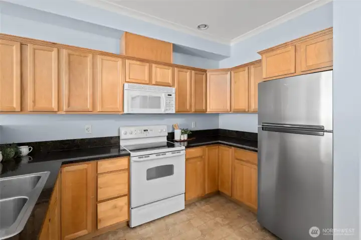 Kitchen offers lots of cabinetry, granite countertops and a newer refrigerator & dishwasher. Kitchen offers lots of cabinetry, granite countertops and a newer refrigerator & dishwasher.