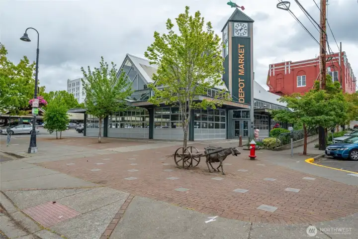 This is the Farmers market just steps away from the condo. So fun! This is the Farmers market just steps away from the condo. So fun!