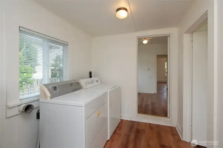 Laundry/Mud Room Laundry/Mud Room