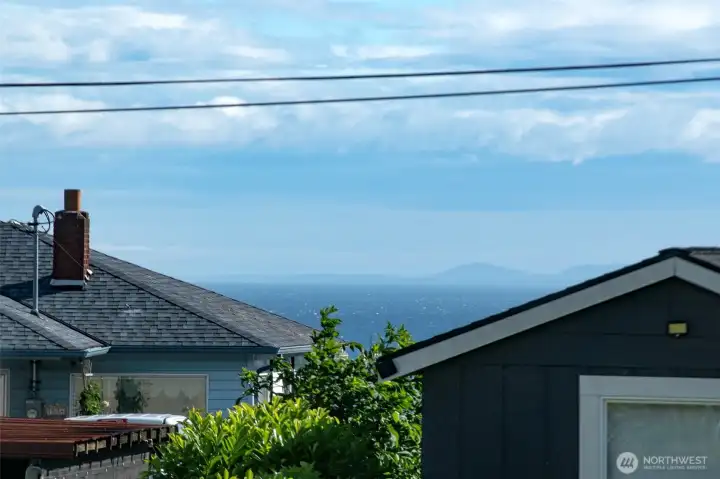Love that Peek-a-boo water view! Love that Peek-a-boo water view!
