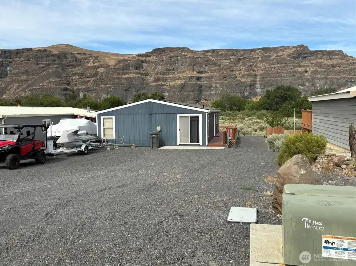Huge driveway, plenty of room for toys and RVs. There is a 30 and 50amp instaled