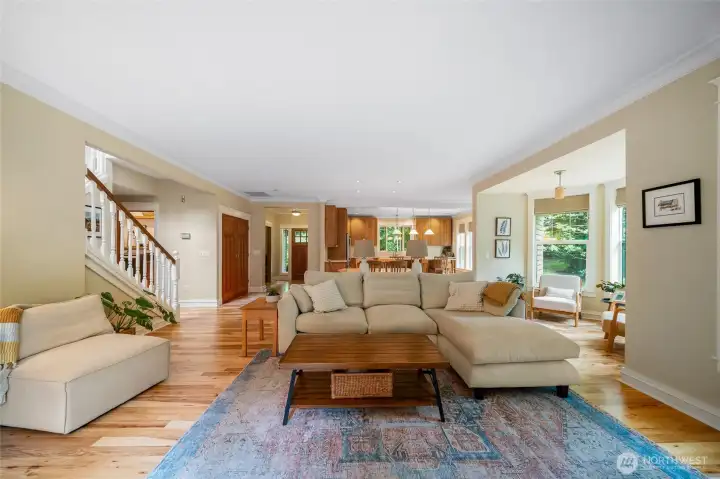 Wonderfully open floor plan - it is a great place to entertain! Wonderfully open floor plan - it is a great place to entertain!