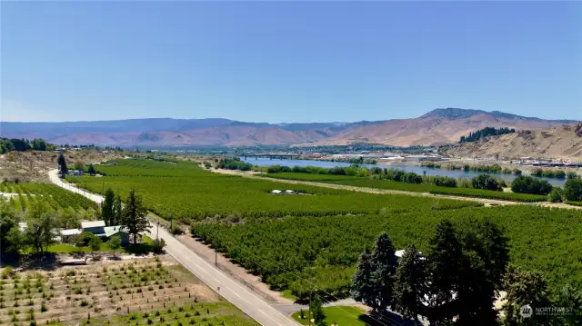 Looking down the Columbia River towards Wenatchee.