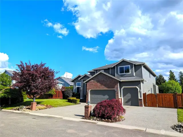 Front-side of home.  Great Lake Tapps area property.