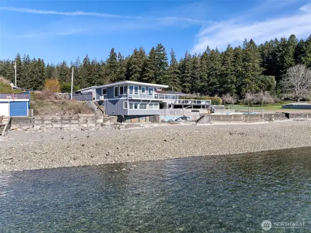 Easy waterfront living can be yours!  Beautiful 52 feet of no-bank waterfront, convenient beach access, and low-maintenance yard means all you need to do is enjoy the panoramic beauty that surrounds you.