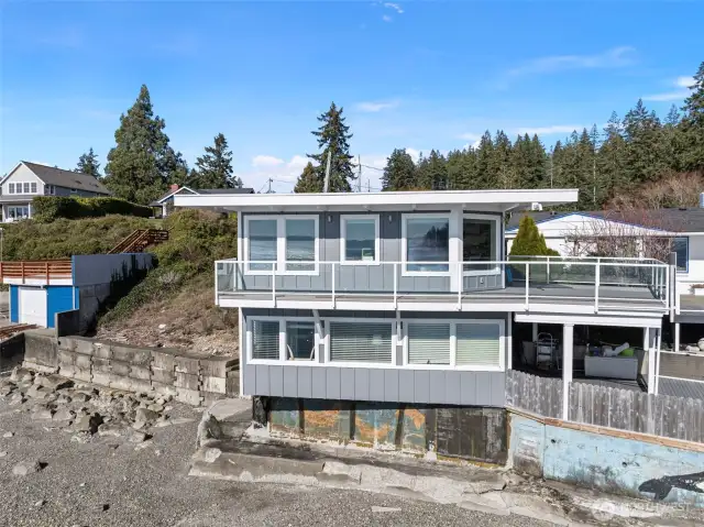 52 ft of no-bank waterfront with adorable bungalow is awaiting new owners to claim it as their own!