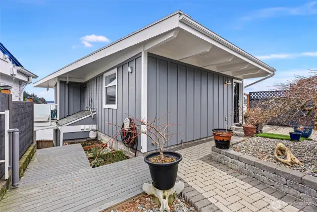 This home has Hardiplank siding for easy maintenance.