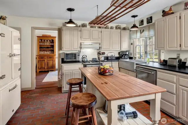 Gourmet remodeled kitchen - perfect setting for a farm-to-table Epicurious lifestyle