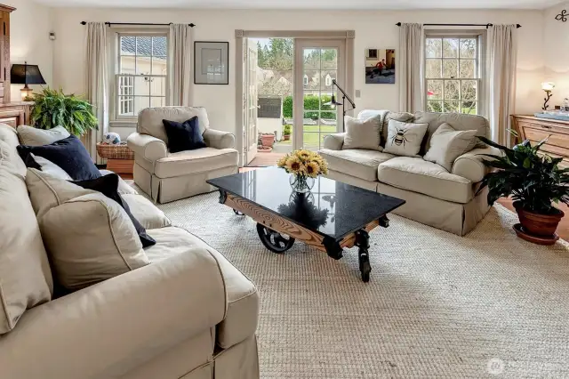 light and bright living room, with French doors leading to a generous patio for entertaining. This also leads to the garden and backyard. Another door from this room leads to a large covered classic country style porch