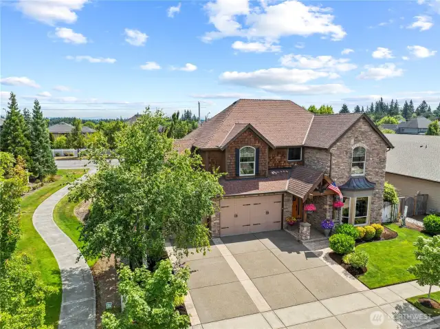 Gorgeous custom home in Taverner Ridge!