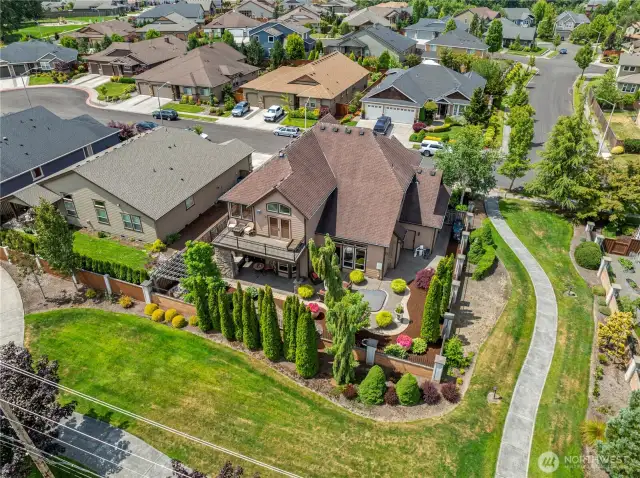 In ground hot tub/spa, outdoor kitchen w/grill & fireplace plus gazebo...