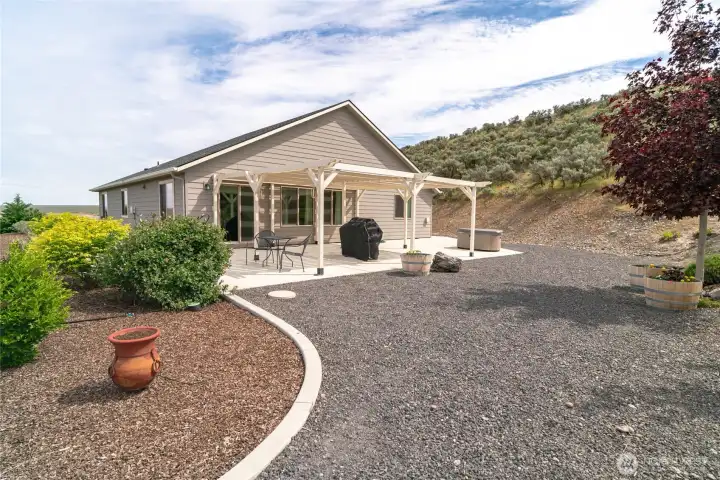 11975 Back patio, hot tub included