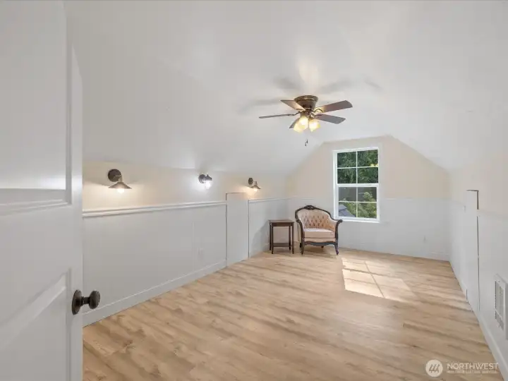 Upper flex room