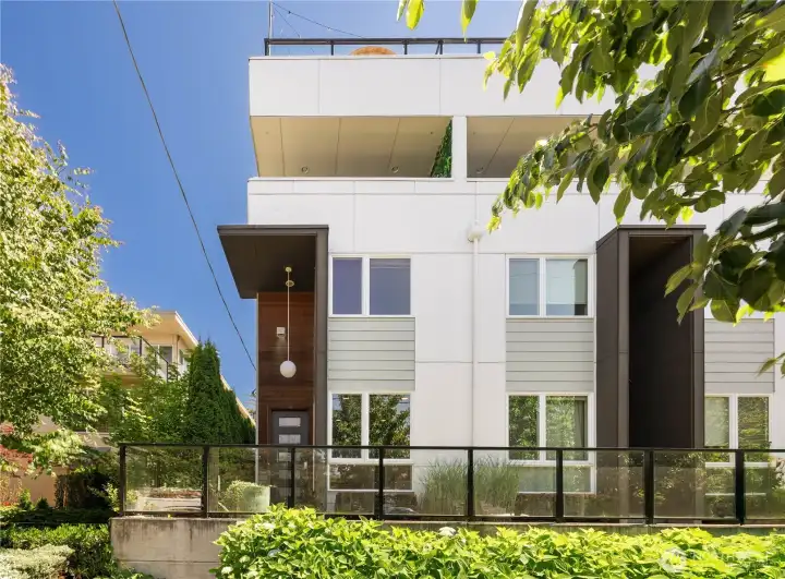 Corner lot of front row