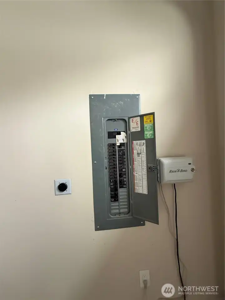 POWER PANAL WITH HIGH AMP PLUG AND SPRINKLER SYSTEM CONTROLS