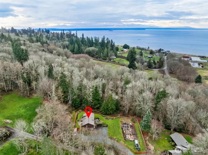 Proximity to Maxwelton Beach!