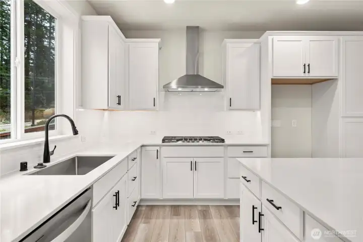 Photos of a previously completed home. Actual colors and finishes may vary. See site agent for details.