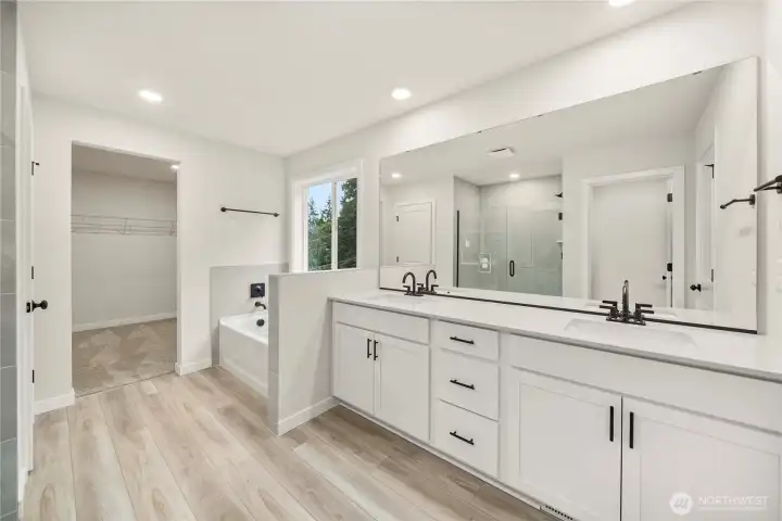 Photos of a previously completed home. Actual colors and finishes may vary. See site agent for details.