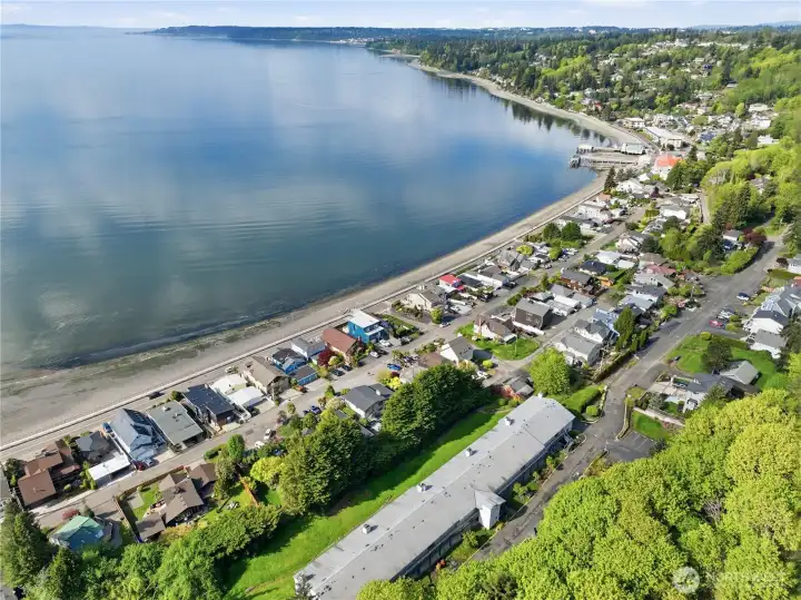 A short walk to the waterfront at Redondo Beach...