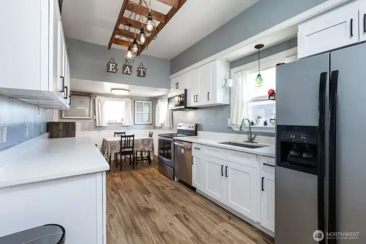 Stainless Steel Appliances, New Cabinets (2025), and Quartz Countertops!