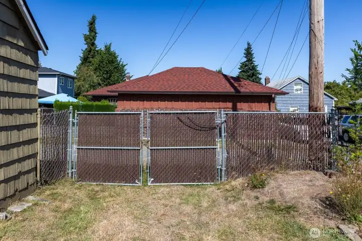 RV Parking with Alley acces