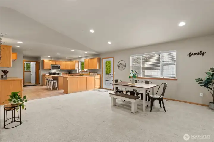 Dining kitchen area (access to back yard