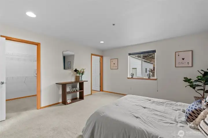 Spacious with great walk in closet