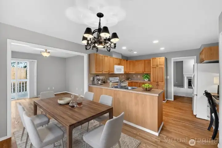 ~Virtually Staged Dining Area~