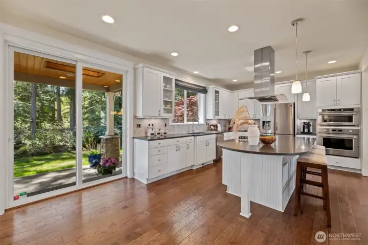 Expansive island, ideal for cooking and gatherings!
