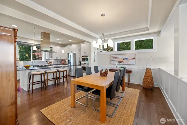 The stylish dining-room can sit a party of 10 comfortably .