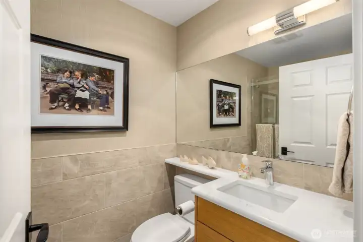 Guest bath / powder room