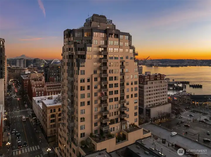 On the historic registry, the Watermark offers a beautiful Art Deco tile clad exterior, Roof top deck, community spaces, secure garage and onsite manager.