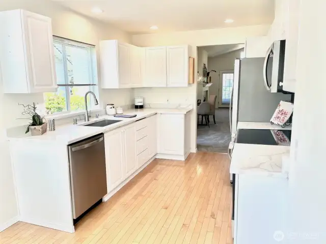 Beautiful & so much natural light. This is a room you want to wake up & have your coffee in.