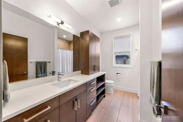 Full guest bathroom with shower and tub