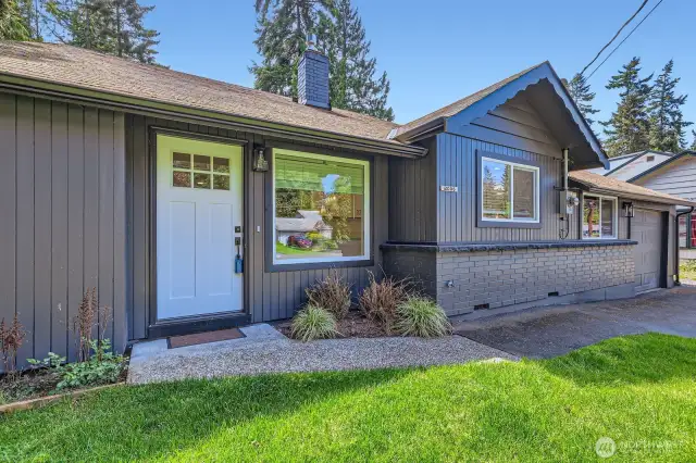 Please come and see this fully updated home today!!
