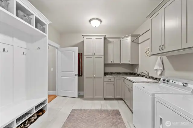 Laundry room with built-in storage