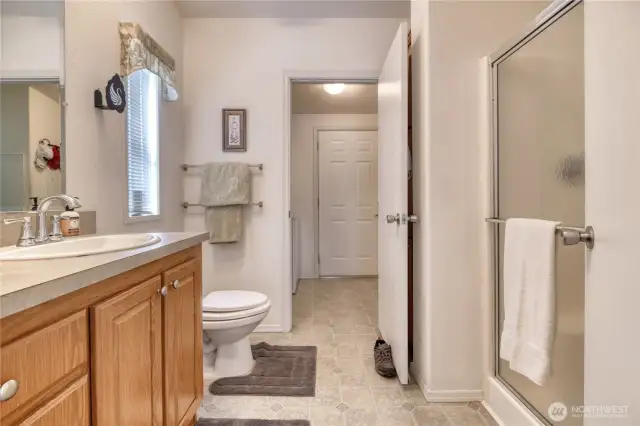 Full guest bathroom