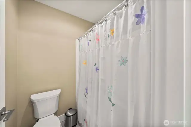 Guest suite full bath