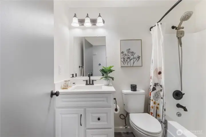 Full main bath