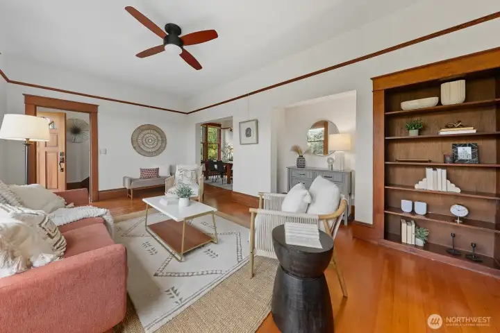 Picture rails, built ins, warm fir floors.
