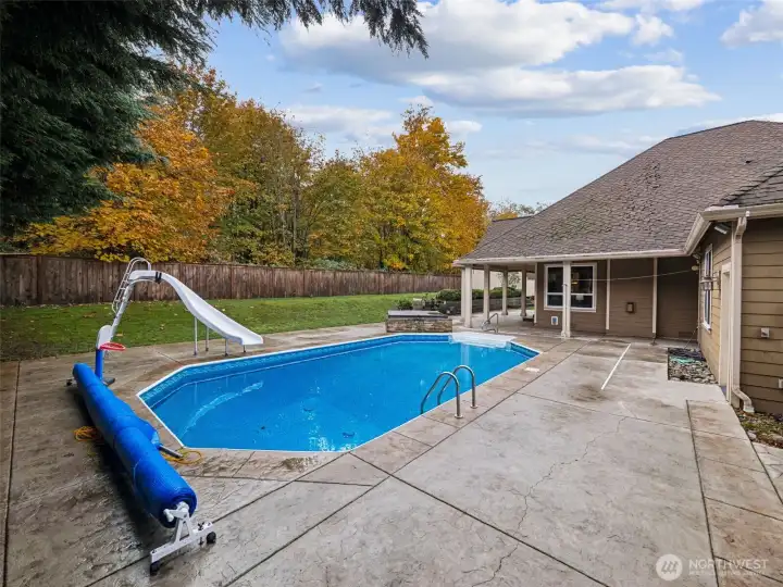 Hot tub and pool to enjoy.