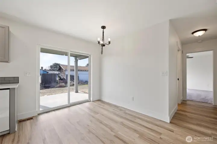 Slider to the back covered patio