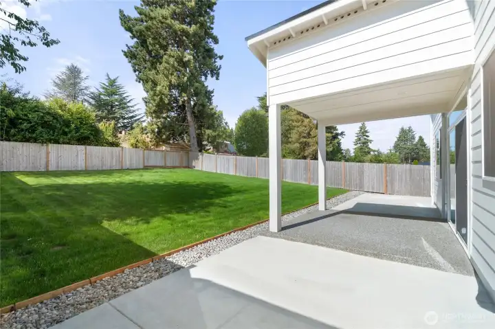 Amazing fully fenced backyard - 1