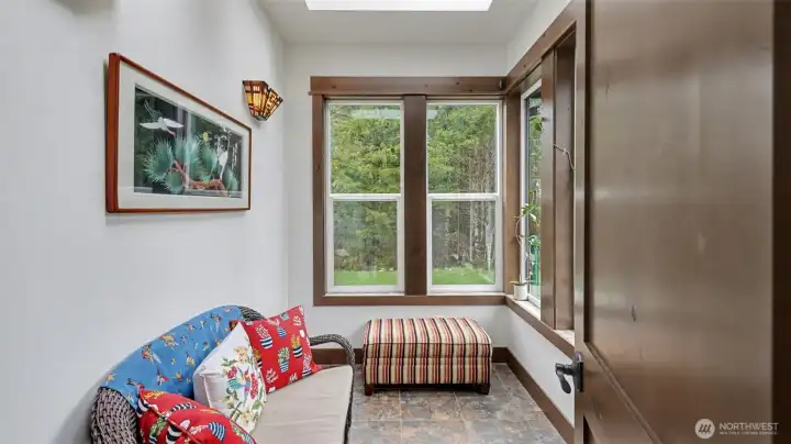 Lovely Sitting Room off Primary