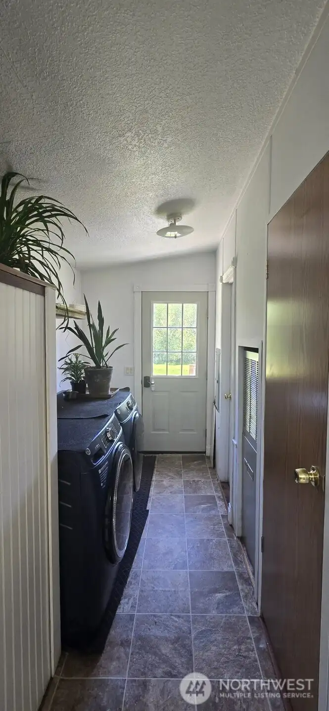 Laundry Room with side entrance