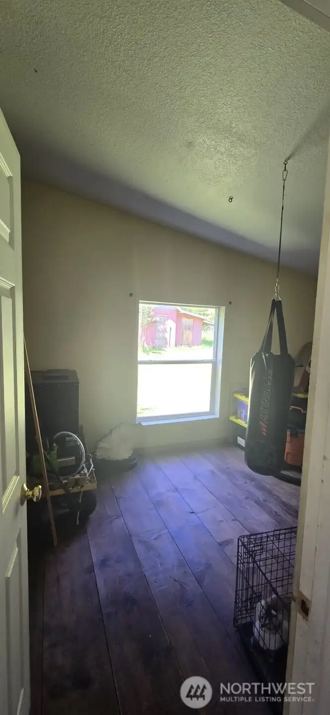 2nd bedroom with door into hall bath